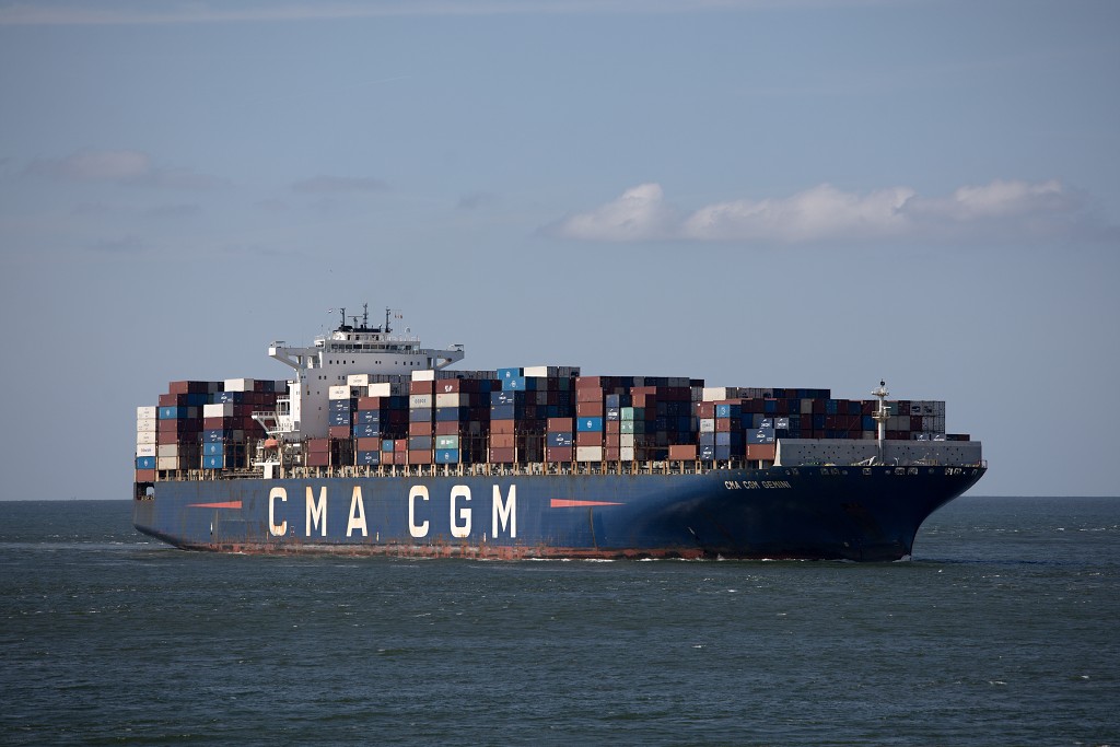 scheepvaart schip schepen hdr marine tanker containerschip offshore ferry sleepboot rotterdam transport maasvlakte europoort botlek rondvaart sar portlantis haven industrie